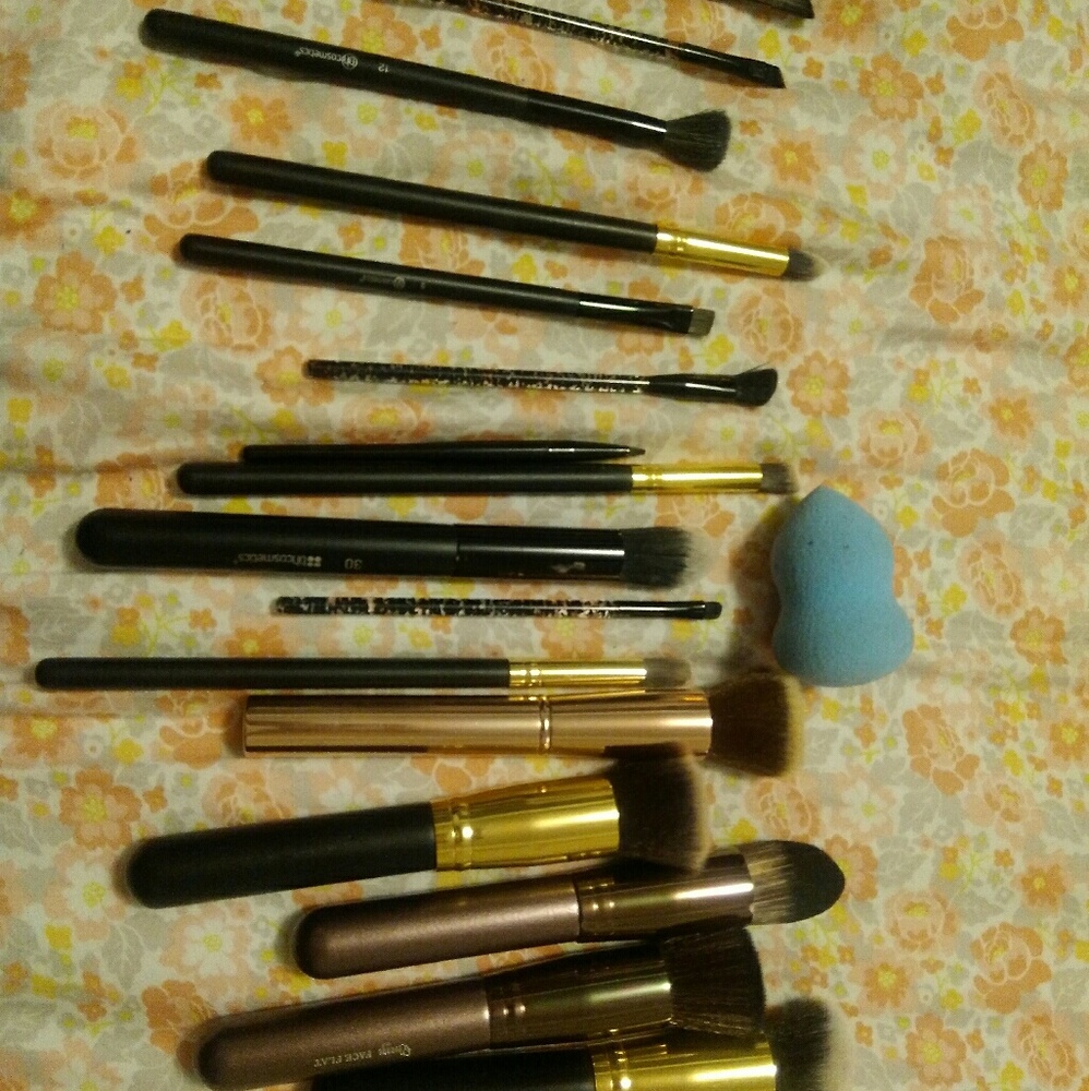 Makeup brushes